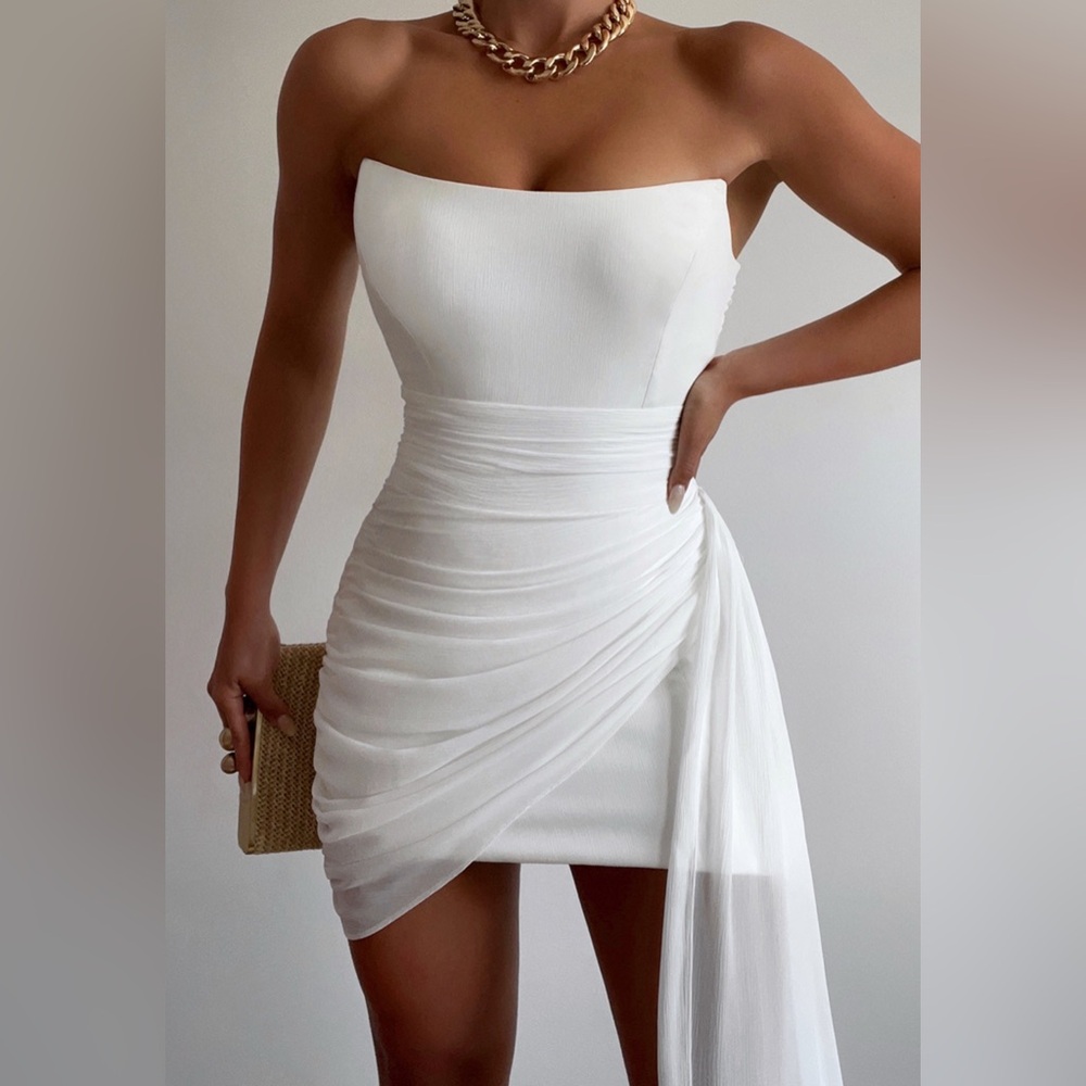 Elegant White Strapless Dress